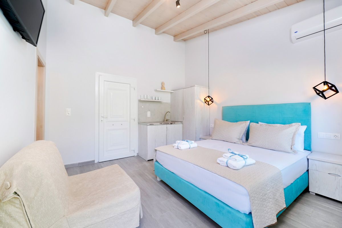 DELUXE ΤΡΙΚΛΙΝΟ ΣΤΟΥΝΤΙΟ